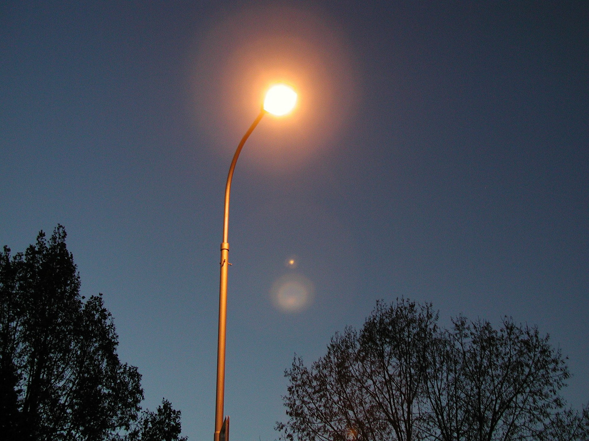 Bewolkt poll Wissen Defecte straatverlichting melden? – Werken aan Diksmuide